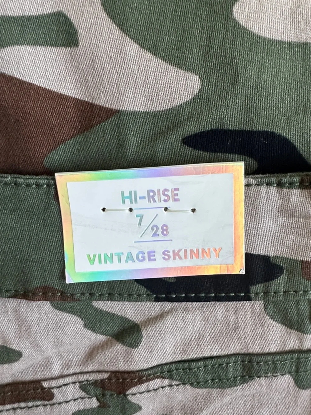 Junior Women’s Camouflage High Rise Vintage Skinny Pants - NWT - Picture 4 of 6